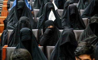 Talebanët ua ndalojnë grave të udhëtojnë pa shoqërimin e ndonjë mashkulli – anëtari të rrethit të ngushtë të familjes  