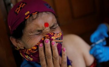 ​Në frikë nga Omicroni, India zgjeron fushatën e vaksinimit