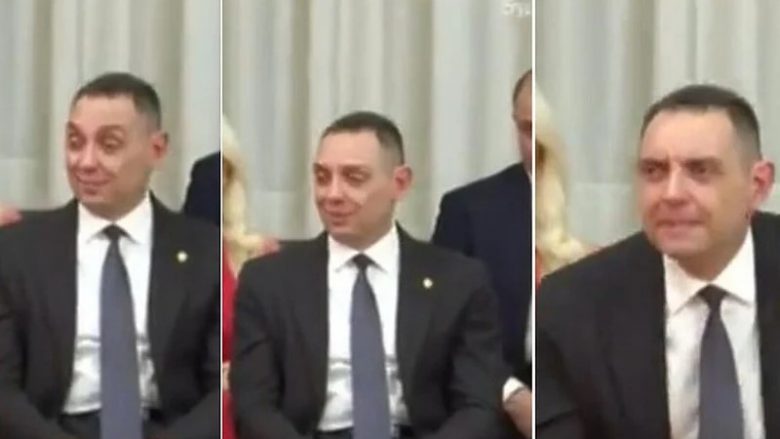 Çfarë po ndodhë me Vulinin? Gjatë konferencës së presidentit serb, ministri i Brendshëm dukej sikur fliste me veten apo imitonte shefin