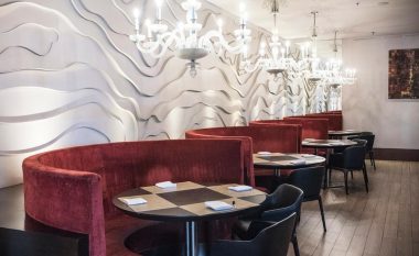 Restoranti bëhet vatër e re evropiane e Omicronit, pas darkës në Norvegji raportohen 120 raste të infeksionit