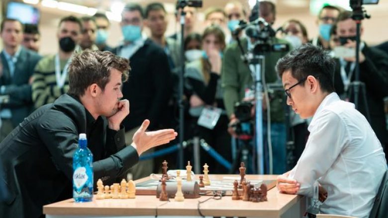 17-vjeçari Abdusattorov rrëzon nga froni Carlsenin, shpallet kampion bote në shah