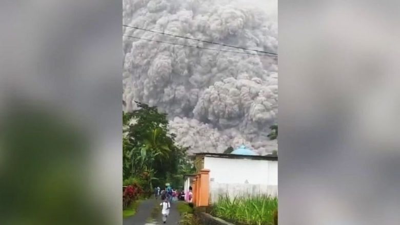 Shpërthen vullkani në Indonezi, banorët ikin shkaku i reve të hirit