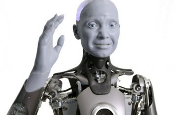 Roboti Ameca ka filluar të ‘trembë’ krijuesit e tij