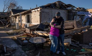 Pas goditjes së tornados, guvernatori i Kentuckyt: Më shumë se 100 ende konsiderohen të zhdukur dhe 74 kanë vdekur
