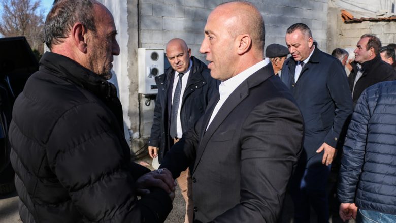 Haradinaj viziton familjen e shoferit që u vra në sulmin në Gllogjan