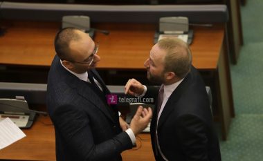Abelard Tahiri diskutime në Kuvend me deputetin e Listës Serbe, thotë se biseduan për agjendën parlamentare