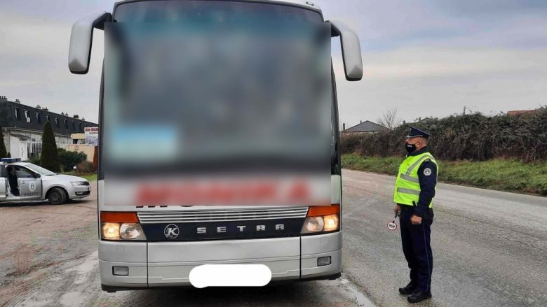 Policia në Gjakovë me plan operativ për kontrollim të transportit publik, për pesë ditë shqiptoi 729 gjoba