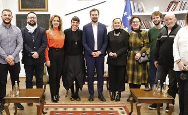 Ministri Çeku pret në takim ekipin e filmit “Zgjoi”: Kinematografia e Kosovës është duke ecur në hap me botën