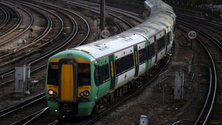 Jugu në Londër anulon qarkullimin e trenave për dy javë, për shkak të stafit të prekur nga COVID-19