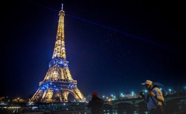 Parisi anuloi festimet e Vitit të Ri