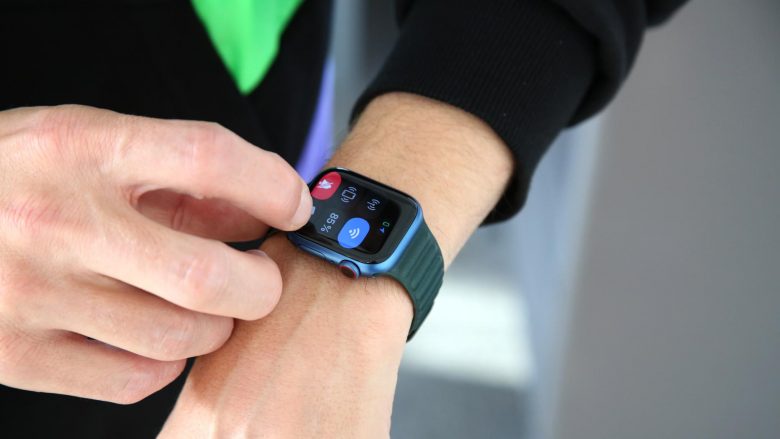 Përditësimi e bën ngarkimin e Apple Watch 7 jashtëzakonisht të ngadaltë