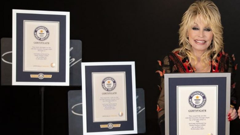 Dolly Parton thyen tre rekorde botërore Guinness