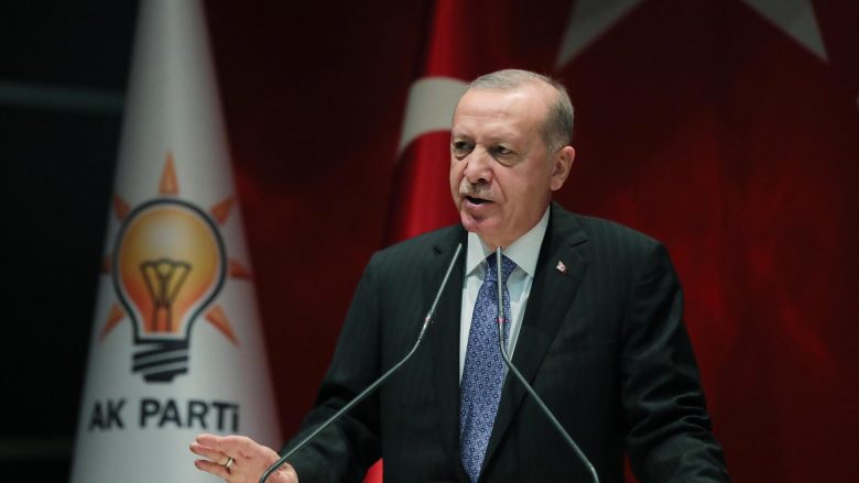 Pas krizës ekonomike dhe zhvlerësimit të lirës – Erdogan rrit pagën minimale për 50 për qind
