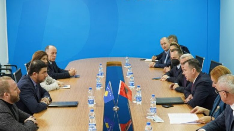 Delegacioni i Kuvendit të Shqipërisë vizitë në Kosovë, takim me Konjufcën e Krasniqin