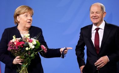 Merkel i drejtohet kancelarit të ri gjerman: Ky është një funksion sfidues