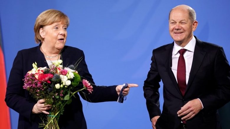 Merkel i drejtohet kancelarit të ri gjerman: Ky është një funksion sfidues