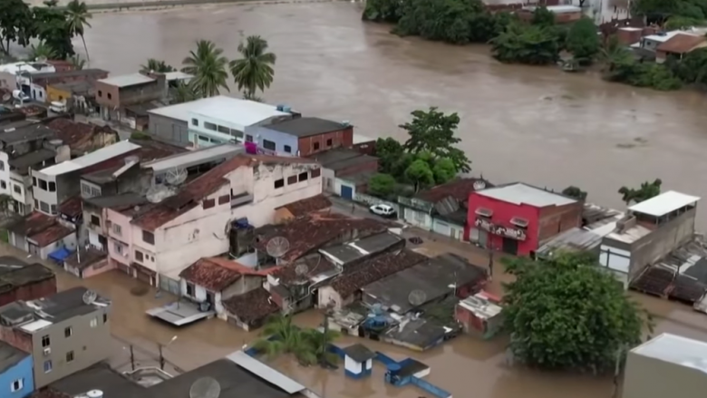 Të paktën 18 persona të vdekur për shkak të përmbytjeve në Brazil