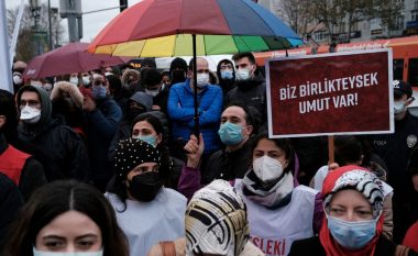 Protesta të mëdha të sektorit shëndetësor në Turqi – kërkohet dorëheqja e qeverisë turke