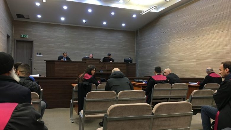 Dështon gjykimi ndaj 15 të akuzuarve për mashtrim me viza në rastin “Ukë Rugova 2”