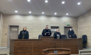 Theri me thikë babë e bir në Prishtinë, dënohet me dy vite e katër muaj burgim i dyshuari