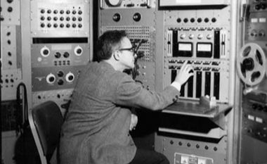 Njeriu që preku nervin: Vepra e parë muzikore e inteligjencës artificiale, e krijuar më 1956