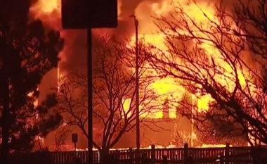 Qindra shtëpi janë djegur në Kolorado për shkak të zjarreve – evakuohen dhjetëra mijëra njerëz