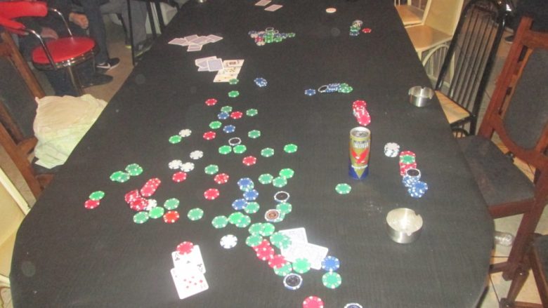 Arrestohen disa persona në Mitrovicë për bixhoz të paligjshëm, sekuestrohen 782 mjete të ndryshme të lojërave të fatit