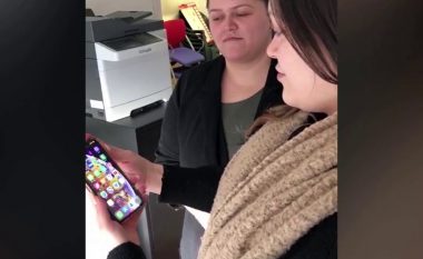 Motrat shqiptare mund t’ia hapin njëra-tjetrës iPhone me “face recognition”