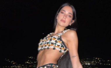 Dua Lipa uron Krishtlindjet me një foto nga fëmijëria