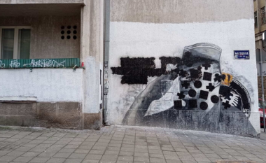 Sërish hidhet ngjyrë mbi muralin kushtuar Mlladiqit në Beograd