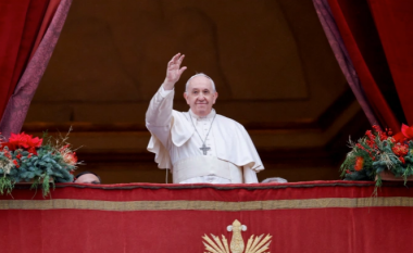 Papa Françesku: Të mos ankohemi dhe të përmbahemi nga lakmia që na lë gjithmonë të pakënaqur