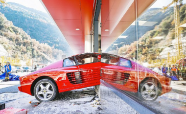 ‘Përdori fuqinë e tij më shumë se që duhej’, 82-vjeçari përplaset me Ferrarin e tij në një qendër tregtare të Andorrës