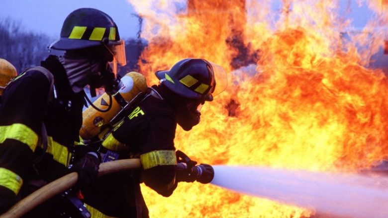 Lëndohet një zjarrfikës derisa po tentonte të shuante zjarrin në një fshat të Klinës