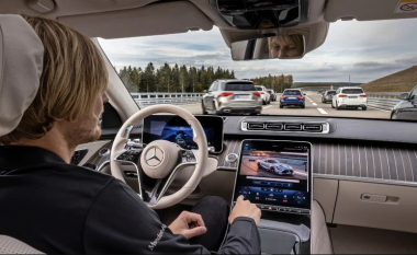 Mercedes mposhtë Teslan – bëhet vetura e parë që mund të drejtohet në mënyrë të pavarur pa ndikimin e shoferit