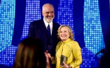 Hillary Clinton vlerëson kryeministrin e Shqipërisë, Edi Rama, me çmim për strehimin e afganëve