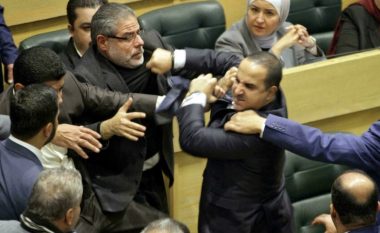 Përleshje masive në parlamentin e Jordanisë