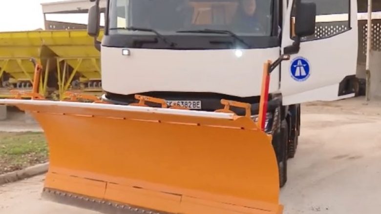 Maqedoni: Autoritetet furnizohen me automjete të reja për pastrimin e borës