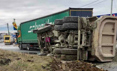 Aksident mes dy kamionëve të rrethi në Çagllavicë