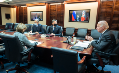Pas përfundimit të video-takimit Biden-Putin, Shtëpia e Bardhë: Presidenti amerikan mbështet Ukrainën