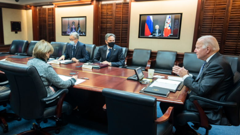 Pas përfundimit të video-takimit Biden-Putin, Shtëpia e Bardhë: Presidenti amerikan mbështet Ukrainën