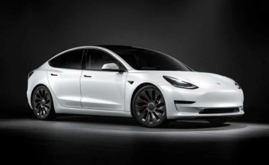 Tesla Model 3 në rrugën e duhur për t’u bërë vetura më e shitur elektrike në Evropë në vitin 2021