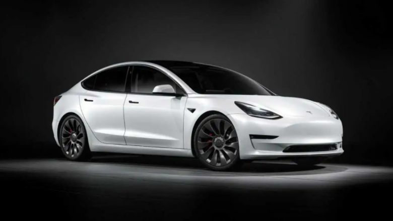 Tesla Model 3 në rrugën e duhur për t’u bërë vetura më e shitur elektrike në Evropë në vitin 2021