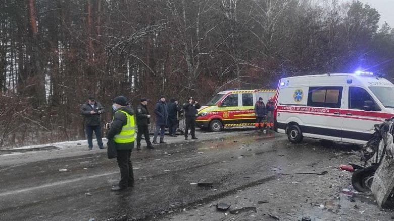 Përplaset minibusi me një kamion në Ukrainë – vdesin 13 persona