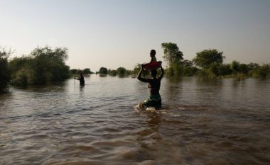 Vendi afrikan që po thahet e herë po përmbytet – provë se si mund të ndikojë ndryshimi i klimës në jetën tonë