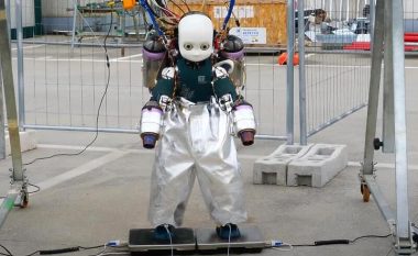 Një robot humanoid italian mund të fluturojë si Iron Man