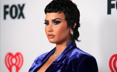 Demi Lovato vjen me stil të ri të flokëve para fillimit të vitit 2022