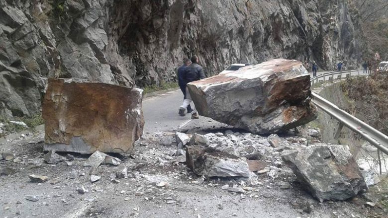 Bllokohet rruga Prizren-Reçan, kërkohet nga qytetarët të gjejnë rrugë alternative për Prevallë dhe Brezovicë