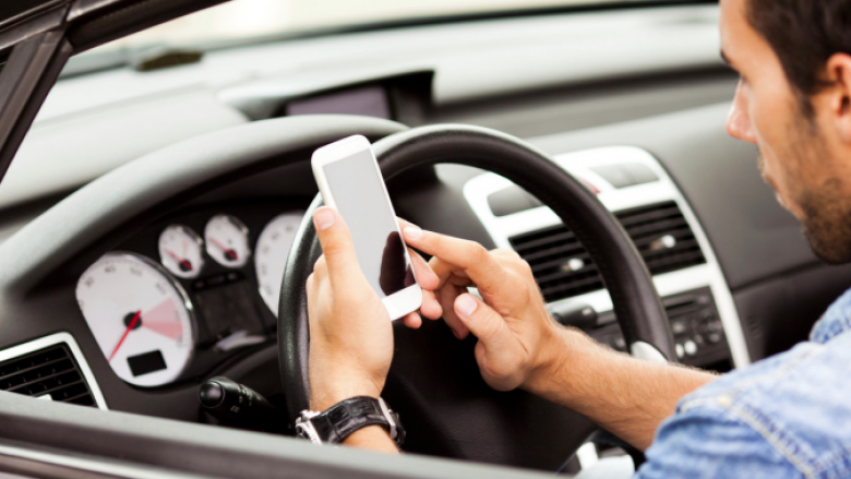 Një tjetër shtet evropian ndalon përdorimin e telefonave teksa vozisni