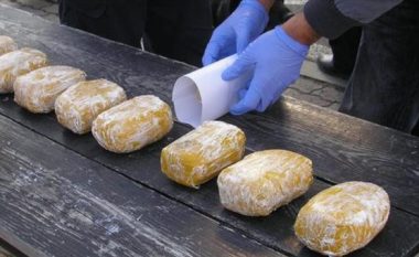 Turku kapet në Greqi me 1.7 milion euro drogë, 32-vjeçarja shqiptare mbante çantat me kokainë