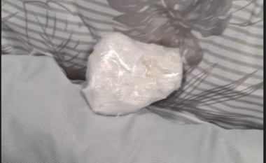 Konfiskohen mbi gjysmë kilogrami kokainë në pikë-kalimin kufitar Merdarë